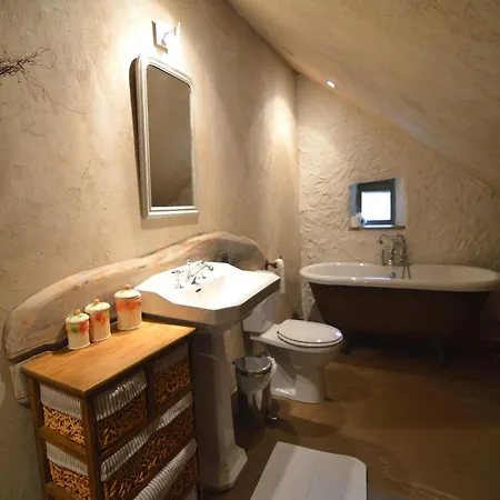 Magnificent Manor In With Sauna Nyaraló *